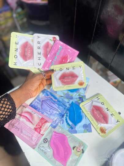 LIP MASK